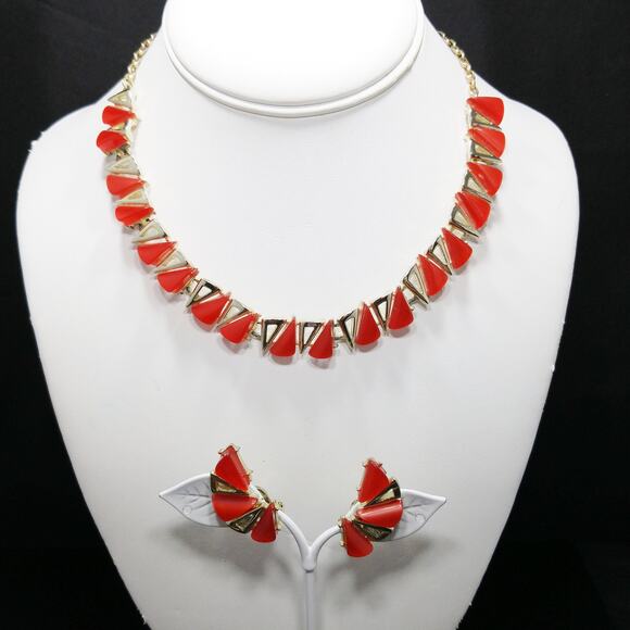 Vintage 1950s Red Thermoset Triangle Necklace & Earrings Jewelry Set - Picture 9 of 10